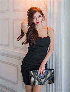 理想回应车内摄像头拍色情图片,男扮女装摄影